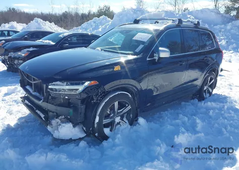 2016 Volvo Xc90 T6 R-Design z USA, uszkodzony, nr VIN YV4A22PM6G1043553
